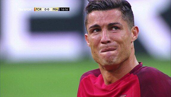 誓言为葡萄牙夺冠的C罗却在法兰西大球场再次流下了泪水